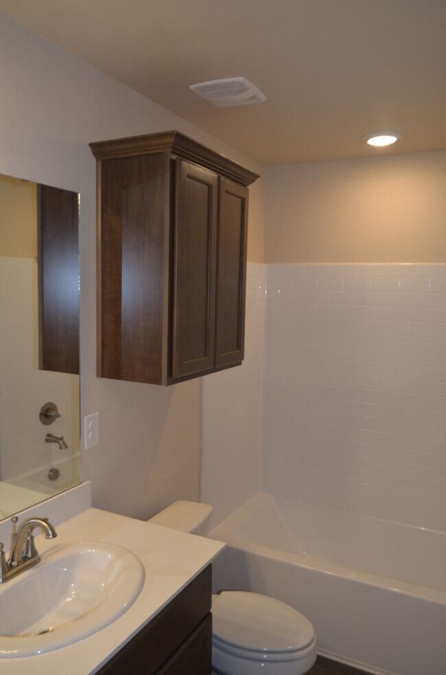 Building Photo - 1713 Clovis Dr