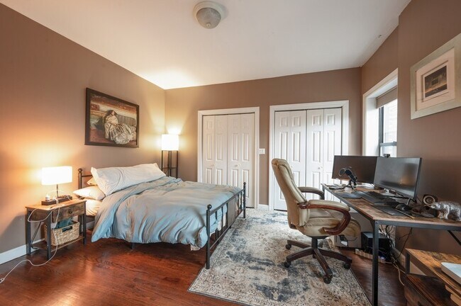 Building Photo - 1104 E 46th St