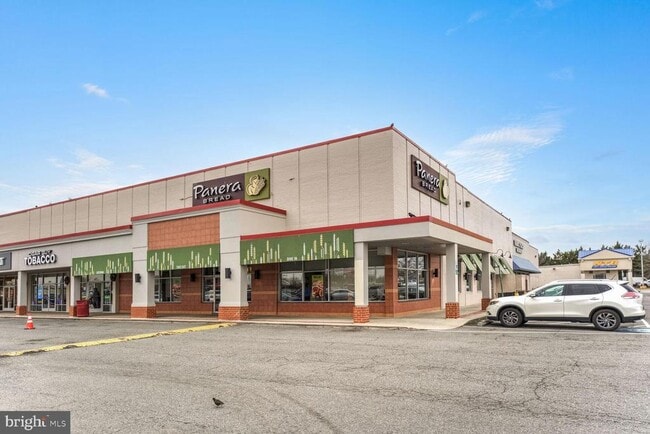 Building Photo - 5901 Mt Eagle Dr