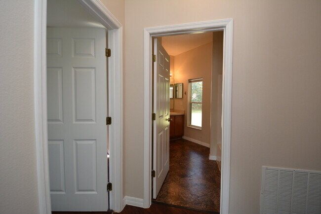 Building Photo - "Spacious 4-Bed Oasis in Palm Coast with 2...