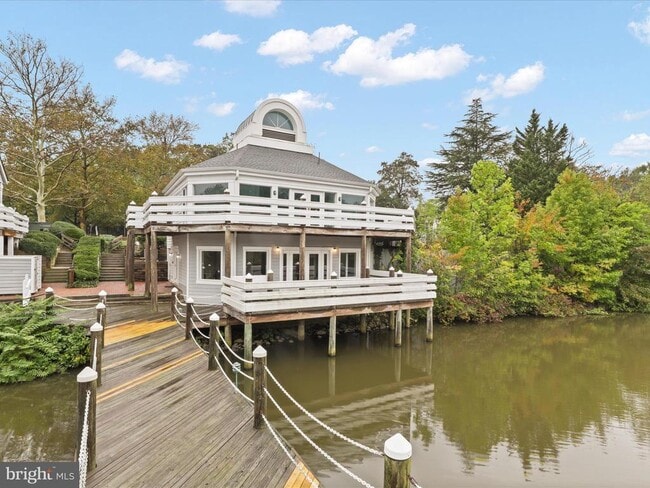 Building Photo - 7596 Lakeside Village Dr