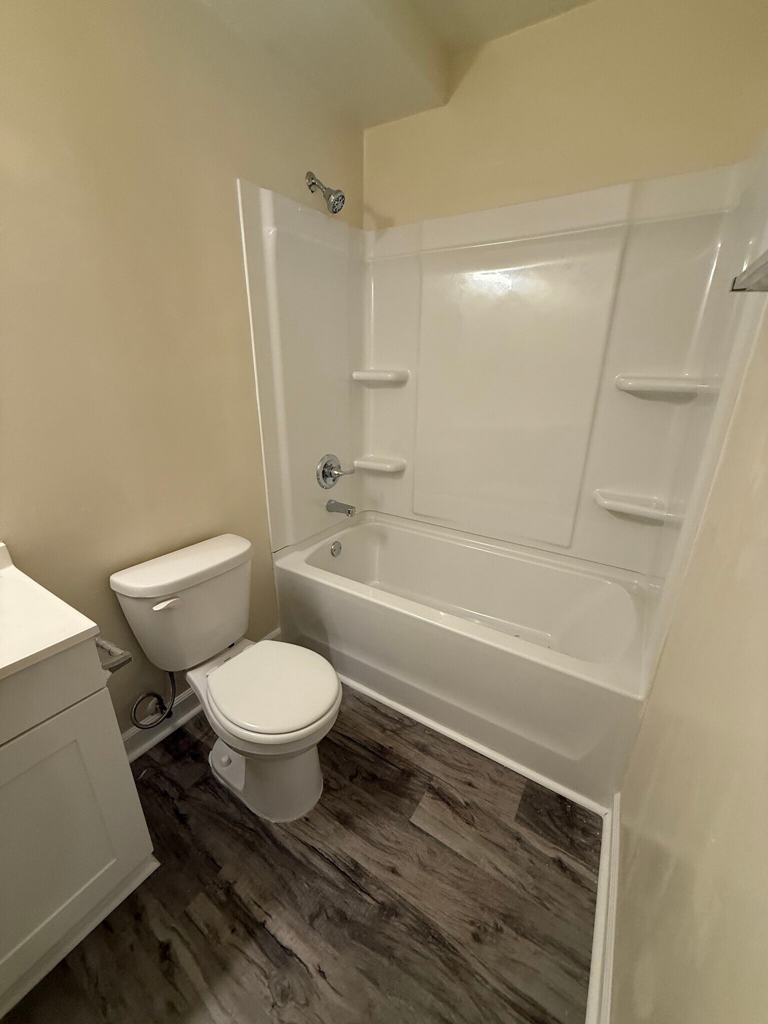 Building Photo - 586 Franklin St