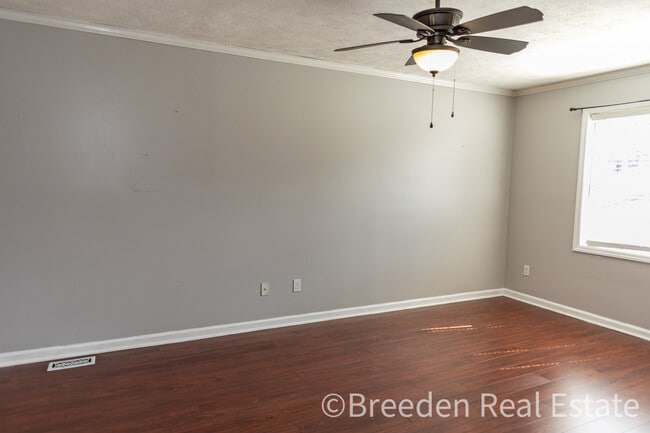 Building Photo - 220 Sequoyah Cir