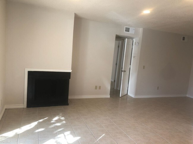 Building Photo - 2 br, 2 bath Condo - 6824 Lyrewood Lane #132