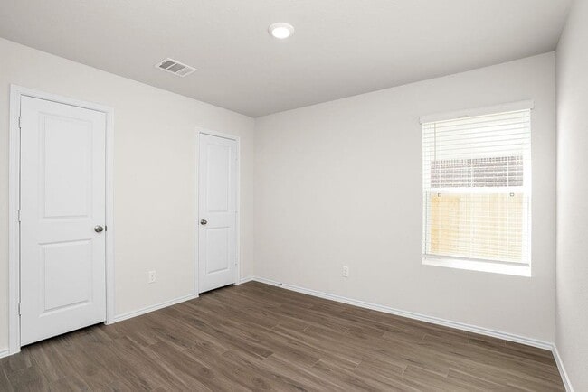 Building Photo - 3213 Yellow Rose Dr