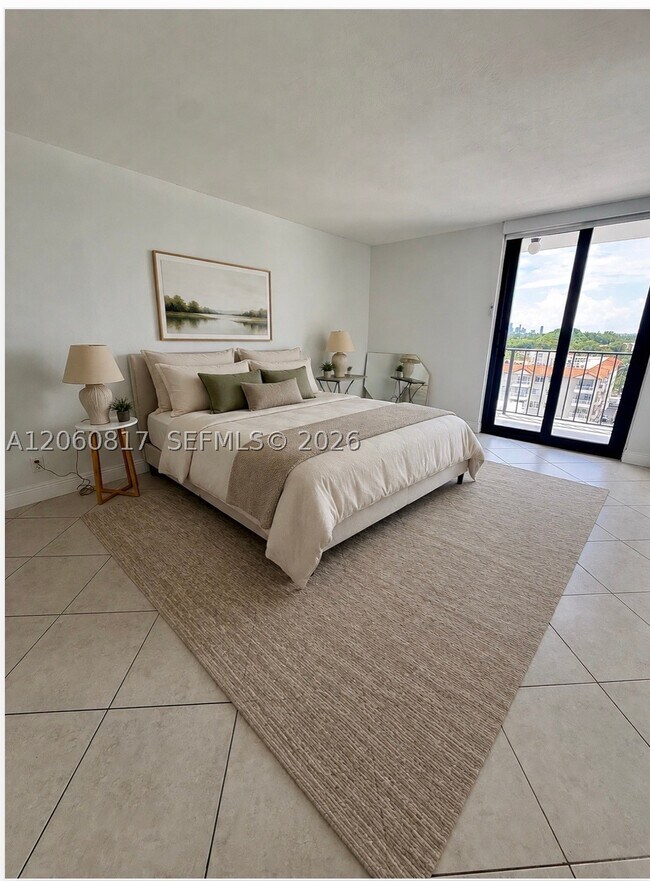 Building Photo - 2625 Collins Ave