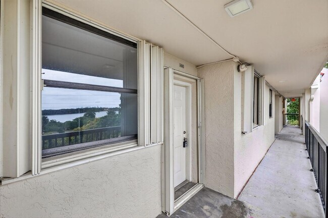 Building Photo - 117 Lake Emerald Dr