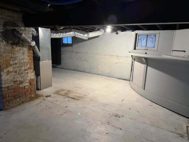 Building Photo - Newly renovated 3-bedroom, 1.5-bath home in Cleveland