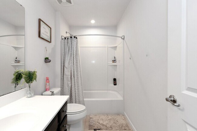 Building Photo - Spacious 4BR House in South Lebanon