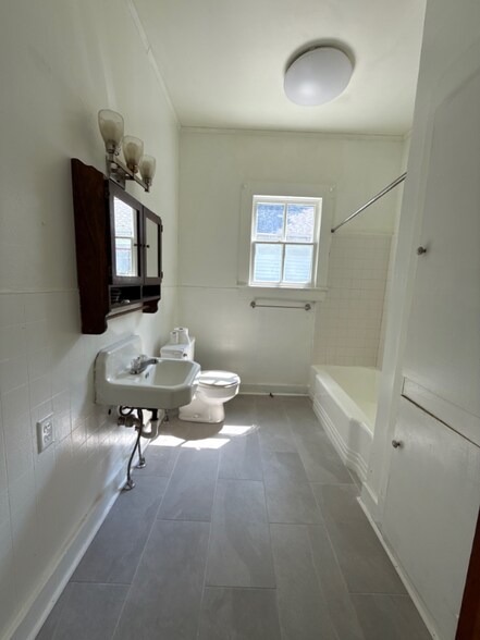 Building Photo - 416 Voorhies St