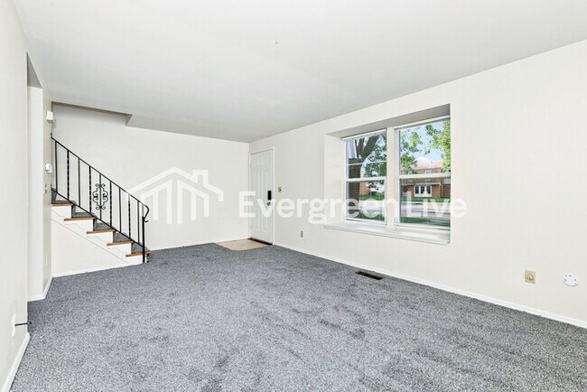 Building Photo - 7523 Mt Hood