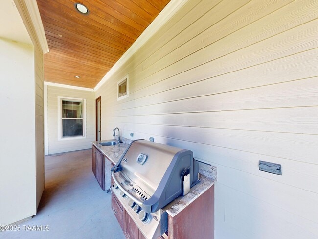 Building Photo - 405 Dunvegan Ct