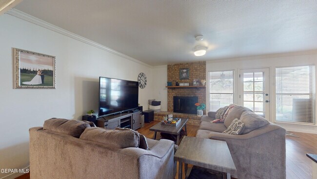 Building Photo - 453 El Camino Dr