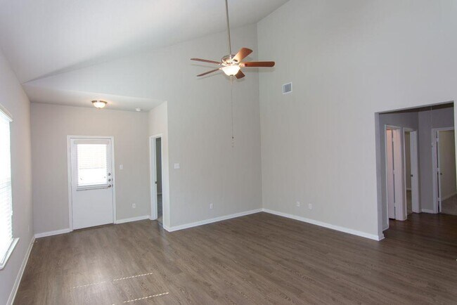 Building Photo - 649 Donegal Ln