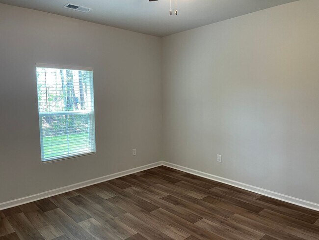 Building Photo - 1027 Harbor Dr