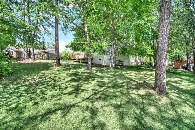 Building Photo - Wonderful Home Near Downtown Matthews!