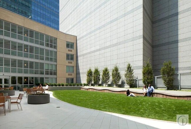 Building Photo - 2 bedroom in Long Island City NY 11101