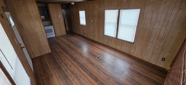 Building Photo - 8364 Cedar St