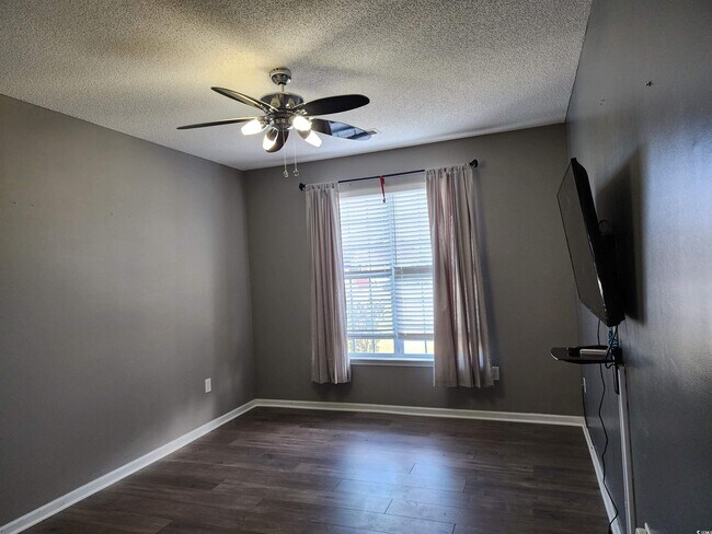 Building Photo - 2360 Clandon Dr