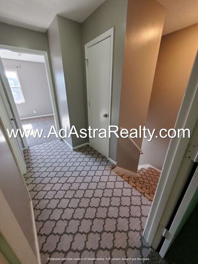 Building Photo - Spacious and Affordable Olathe Townhome-Available NOW!