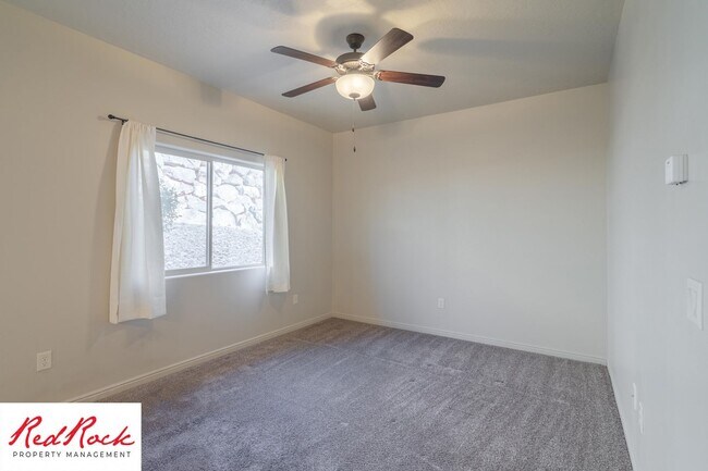 Building Photo - 3 Bedroom Townhome in Buena Vista Community
