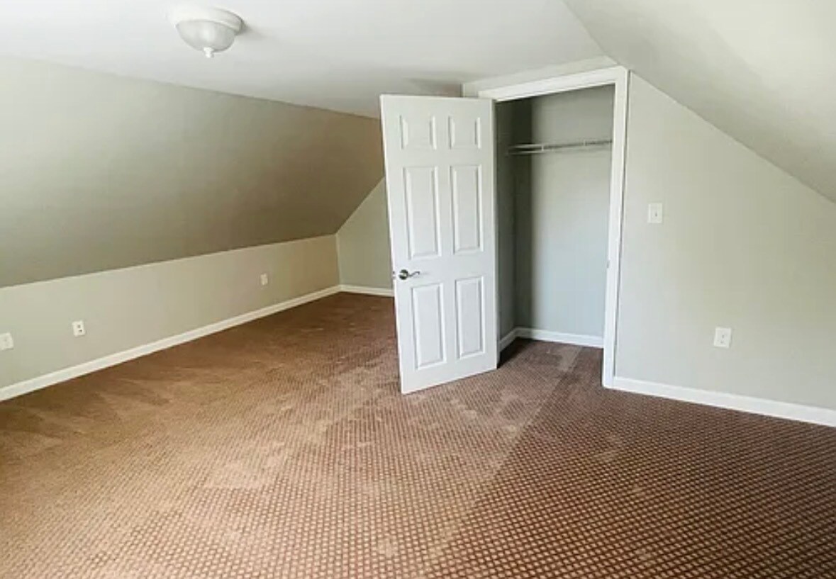 Building Photo - 10 Bradford St