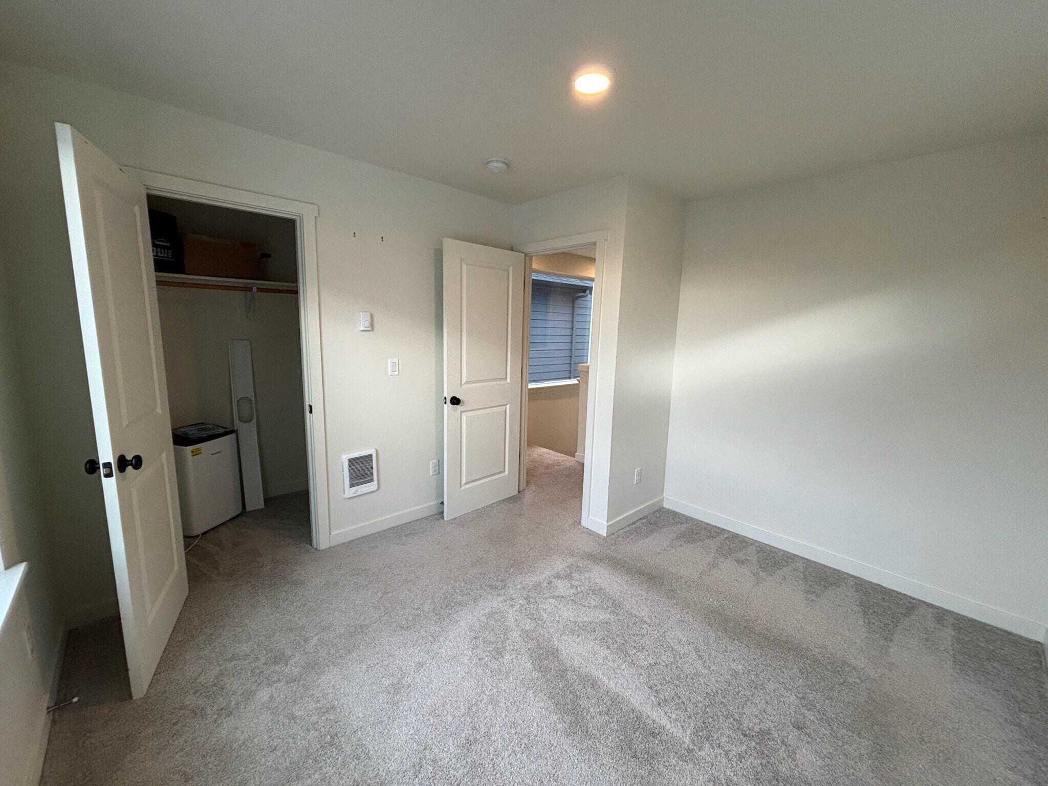 Building Photo - 12070 SE Pine St