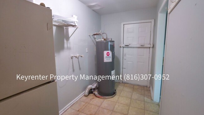 Building Photo - 2 Bed 1 Bath rare to rent!