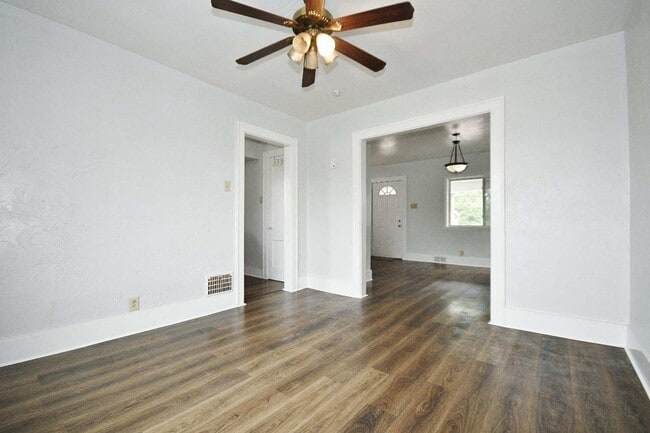 Building Photo - Charming 3-bedroom, 1-bathroom house locat...