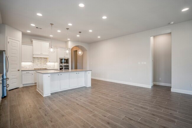 Building Photo - 7845 Charter Hill Dr