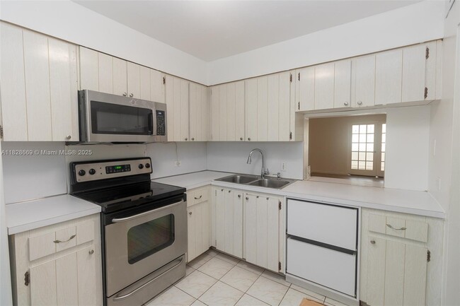 Primary Photo - 441 NE 195th St