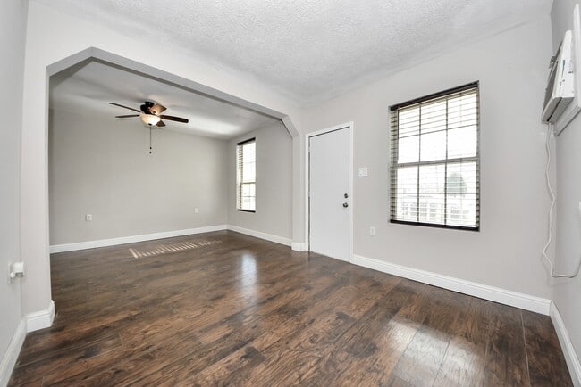 Building Photo - 215 St Charles Dr