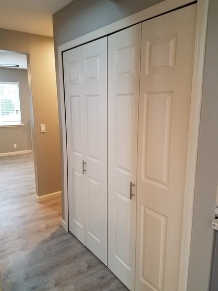 Building Photo - 2464 Beaufort Dr