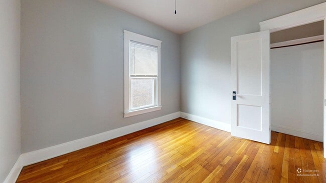 Building Photo - 2046 Wyandotte Ave