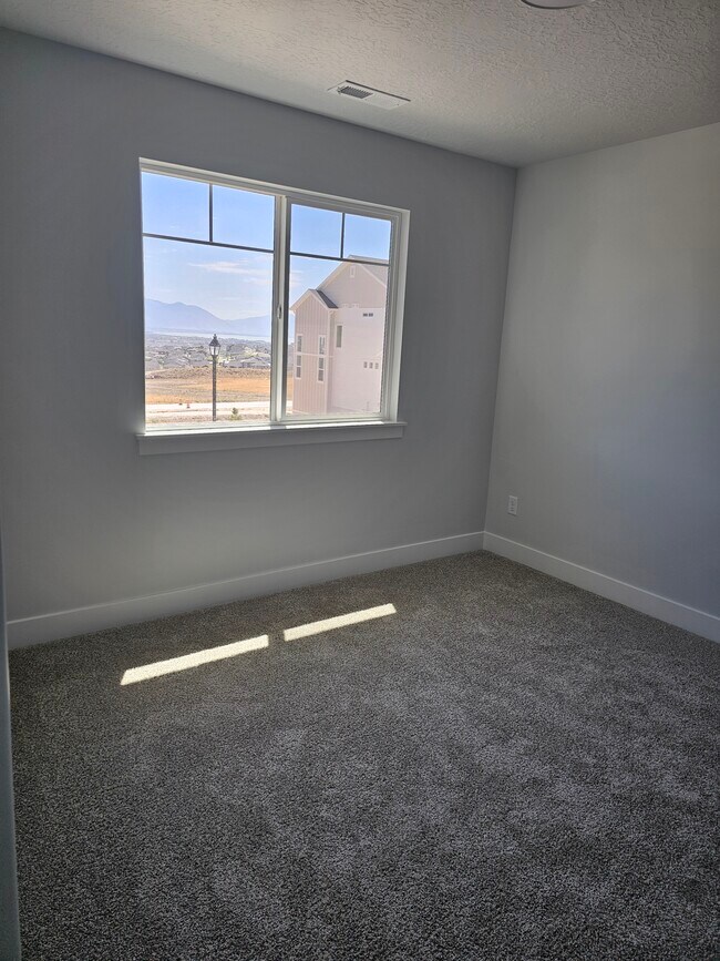 Building Photo - 1351 N Sage Dr