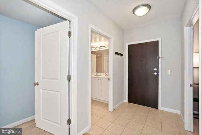 Building Photo - 851 N Glebe Rd