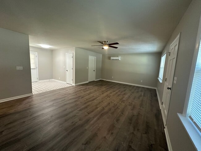 Building Photo - 811 Allen St