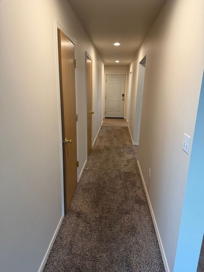 Building Photo - 1709 W Fern Dr