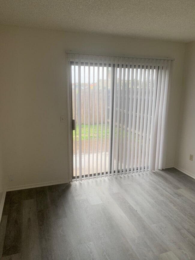 Building Photo - 1127 Bel Aire Cir