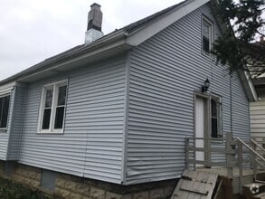Building Photo - 3 Bedroom Single Family Home
