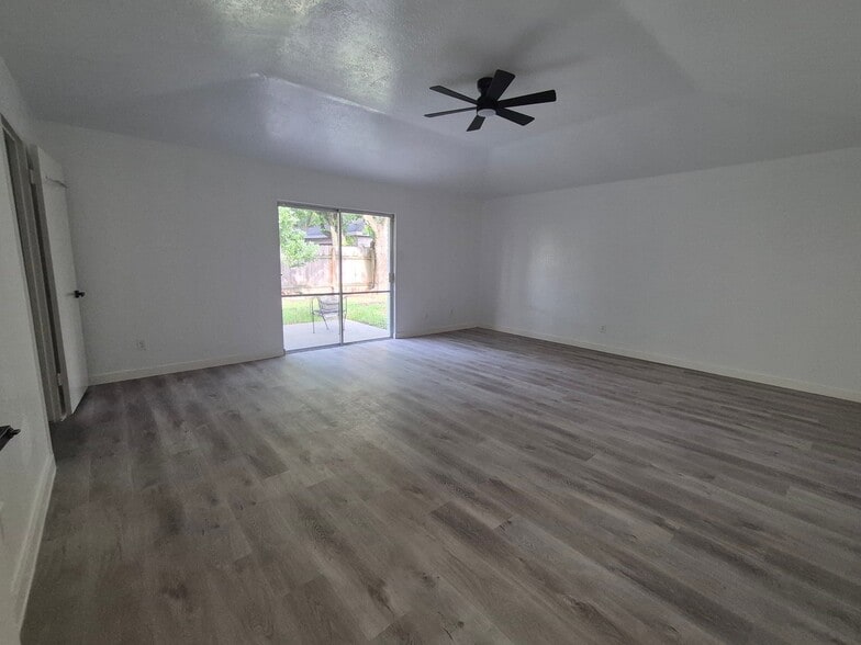 Building Photo - 10603 Hillcroft Ave