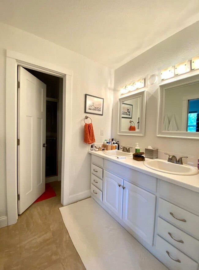 Building Photo - Short-Term Special $500 OFF First Month Rent | Short-Term Lease