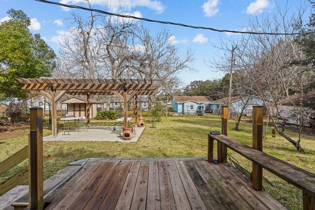 Building Photo - 2406 Oaklawn Dr