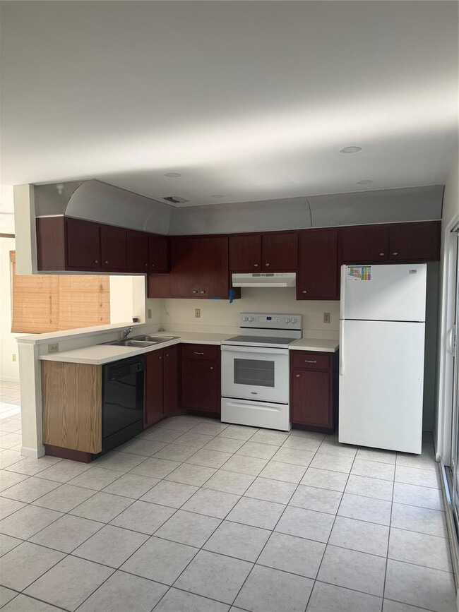 Building Photo - 9929 NW 9th Ct