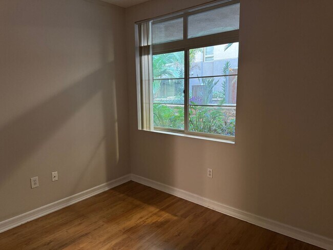 Building Photo - 3 Bedroom 2 Bathroom down town San Diego