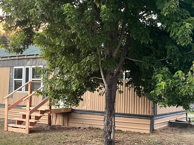 Building Photo - 1130 MT-135