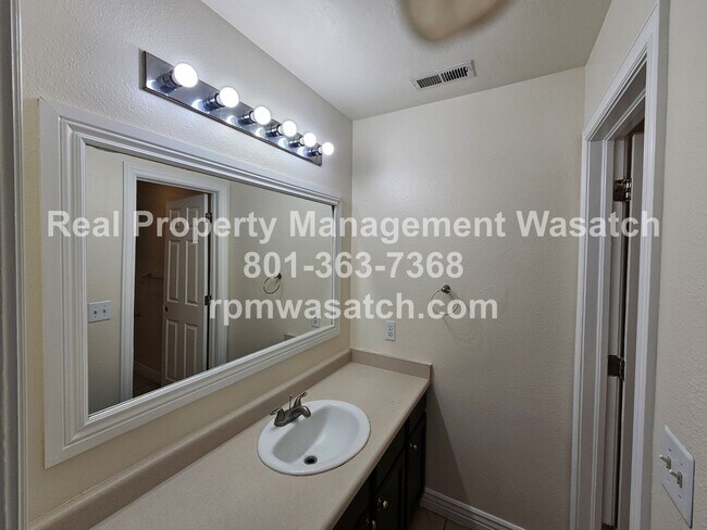 Building Photo - Move In Special!  1/2 Off First Months Rent  Check Out This 3 bed, 2 bath Condo with Hardwood Flo...