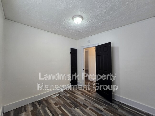 Building Photo - 14400 Rutherford St