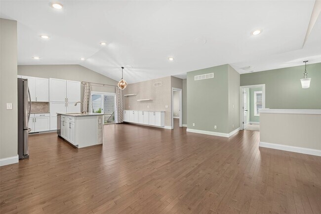 Building Photo - 15 Country Trail Ct