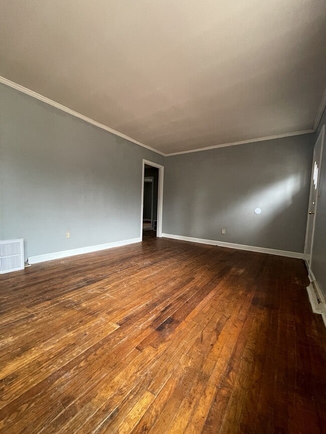 Building Photo - 3 bedroom 1.5 Bathroom